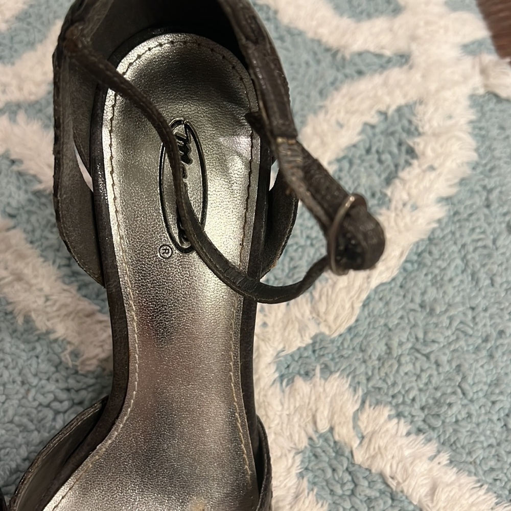 Shoes - Picture 4 of 11